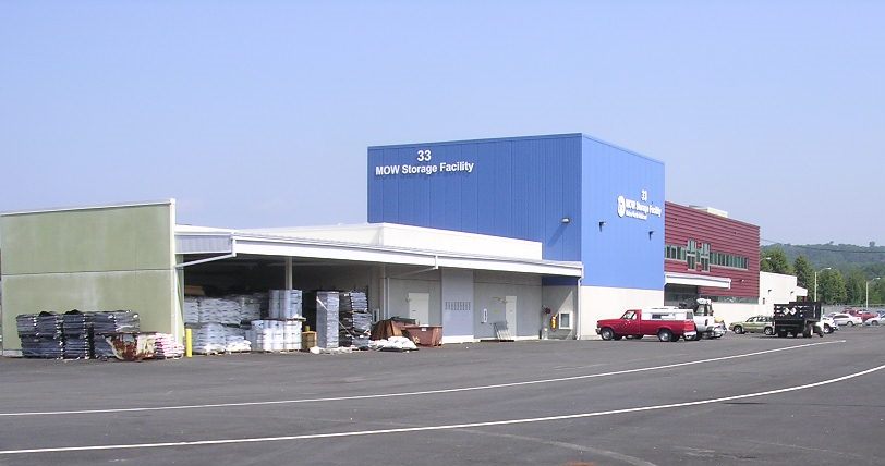 metro-north-harmon-shop10-crop Exterior view of storage facility