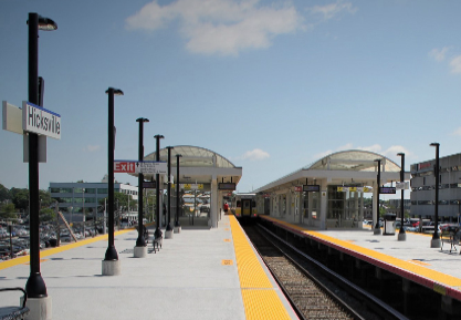 Hicksville station platform