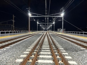 R211289_N339_medium Train track