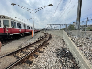 R241506_N20_medium Train track